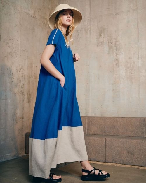 Dviejų spalvų ilga lininė suknelė