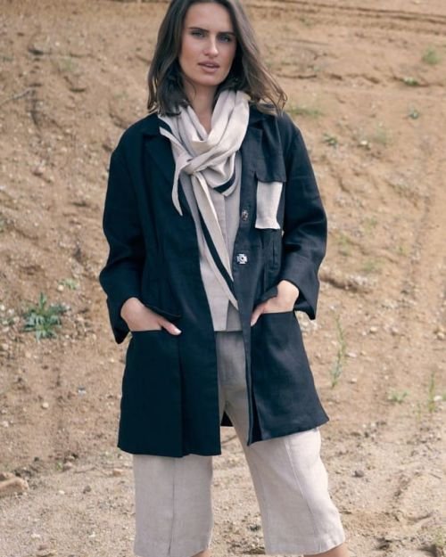 Juodas lininis švarkas