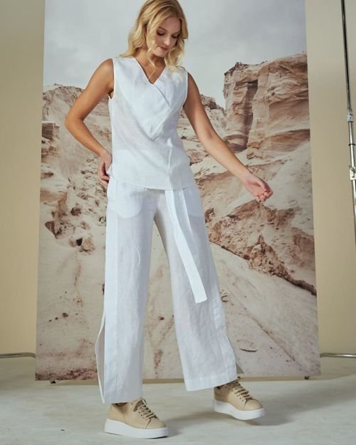 Trumpesnės kelnės su skeltuku