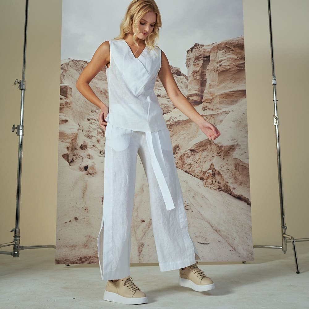 Trumpesnės kelnės su skeltuku