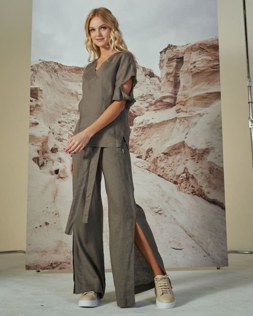 Stilinga lininė palaidinė in Dydis 44 and Spalva Sąmanų žalia