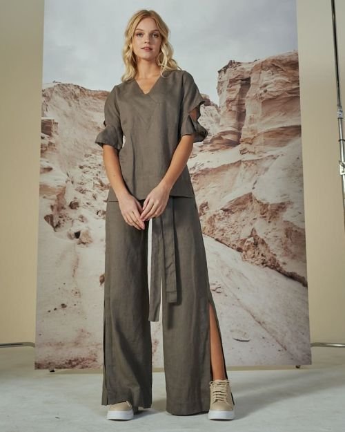 Stilinga lininė palaidinė in Dydis 48 and Spalva Sąmanų žalia