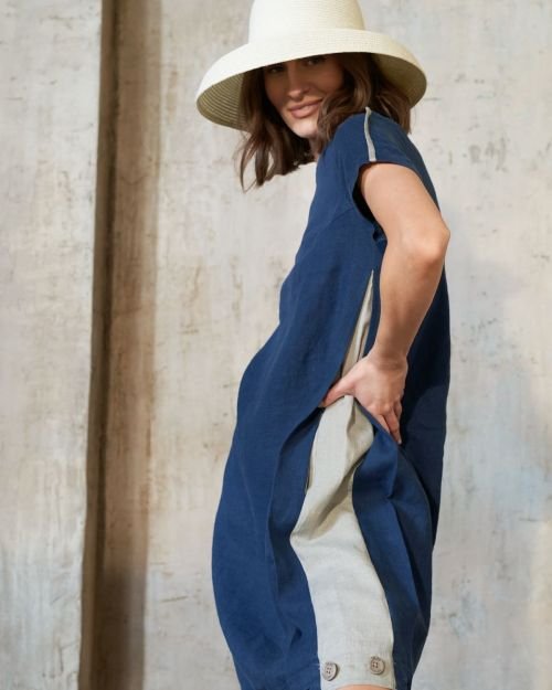 Mėlyna lininė suknelė su kolstelėmis