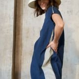 Balta lininė suknelė su kolstelėmis