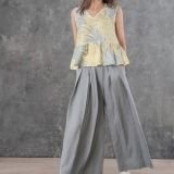 Pilkos lininės kelnės su klostėmis