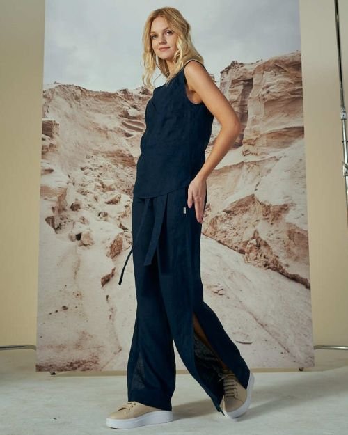 Tamsiai mėlynos su skeltukais ilgos kelnės