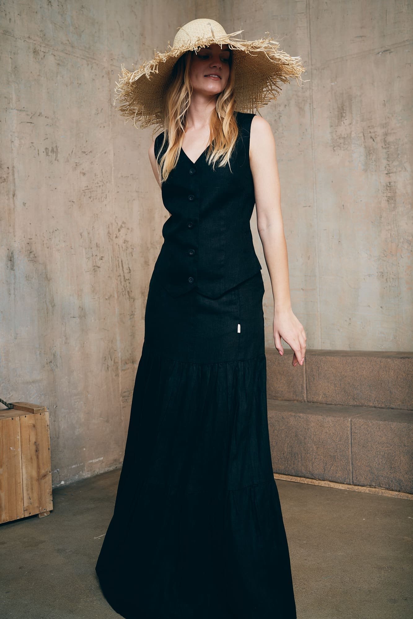 Juoda klasikinė lininė liemenė