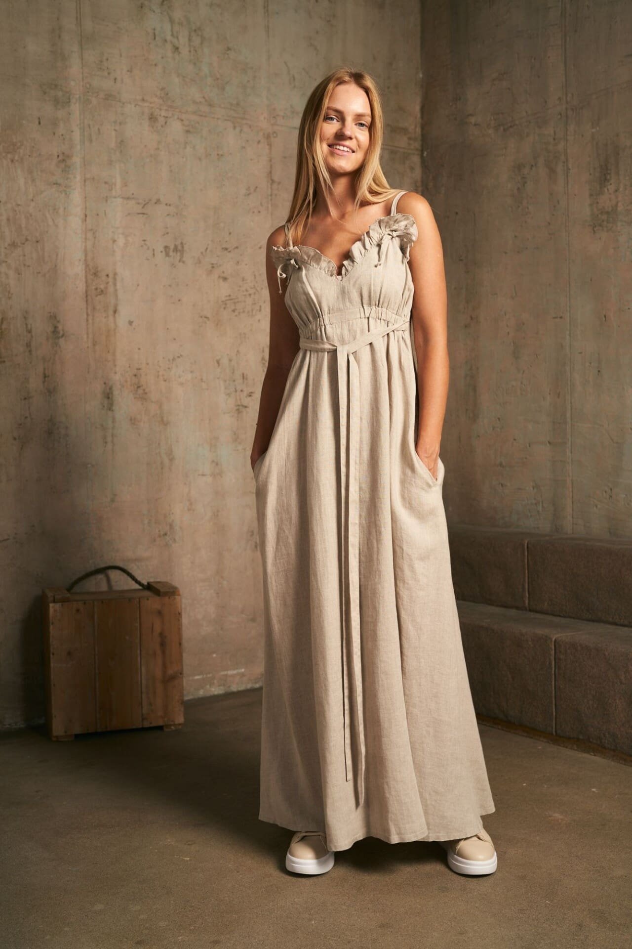 Ilga romantiška suknelė