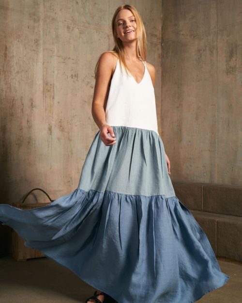 Trijų spalvų platėjanti lininė suknelė