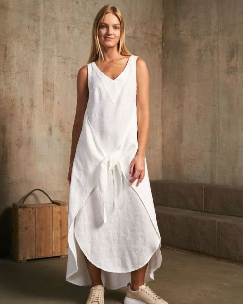 Balta vienspalvė surišama lininė suknelė
