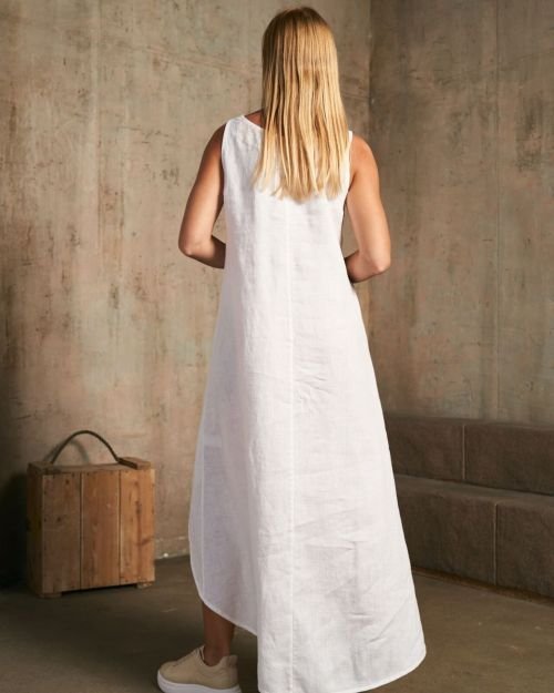Balta vienspalvė surišama lininė suknelė