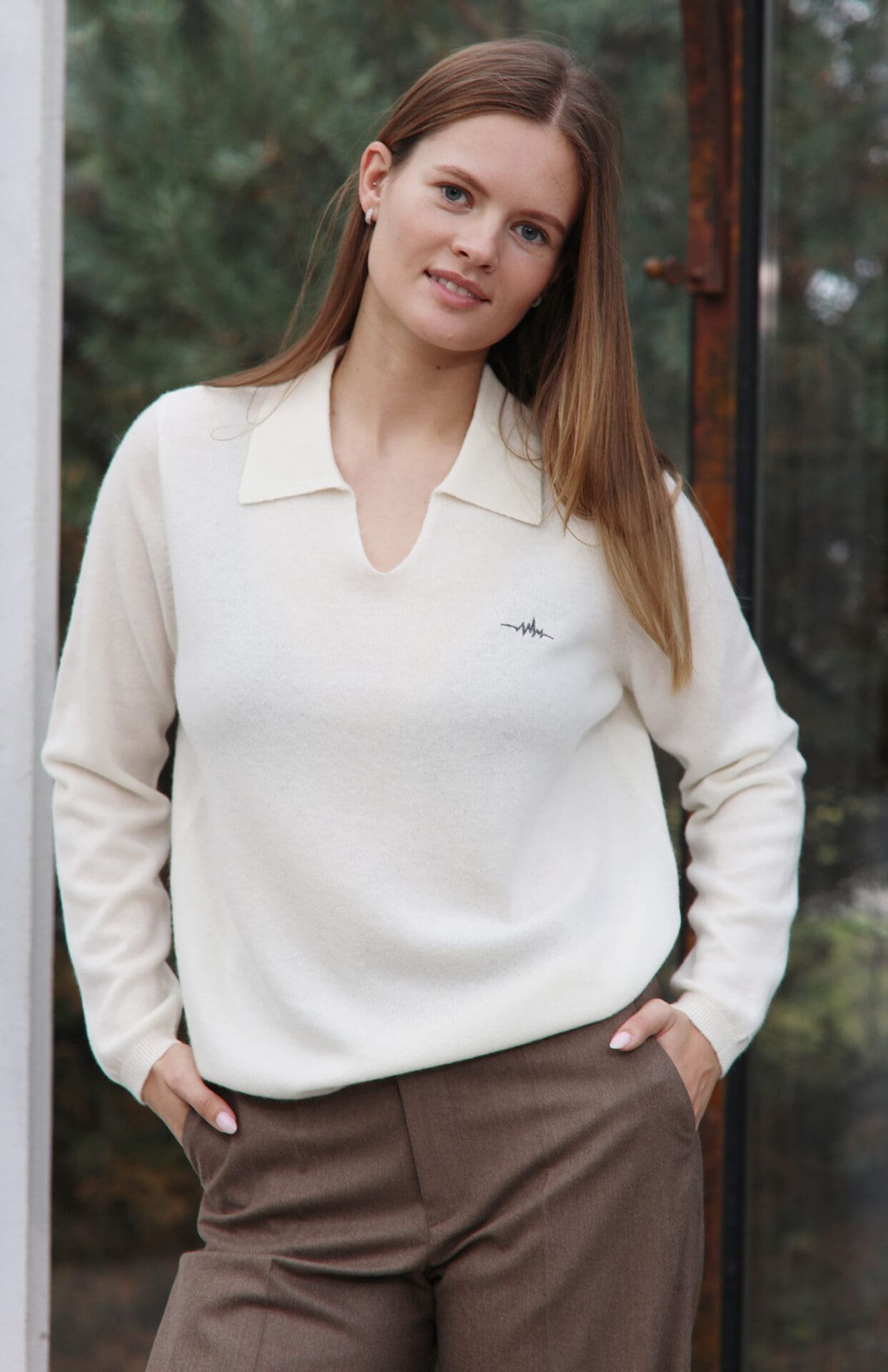 Baltas klasikinis kašmyro megztukas