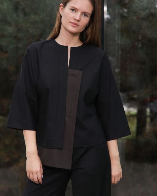 Juoda asimetrinė vilnos palaidinė