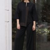 Juoda asimetrinė vilnos palaidinė