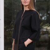 Juoda asimetrinė vilnos palaidinė