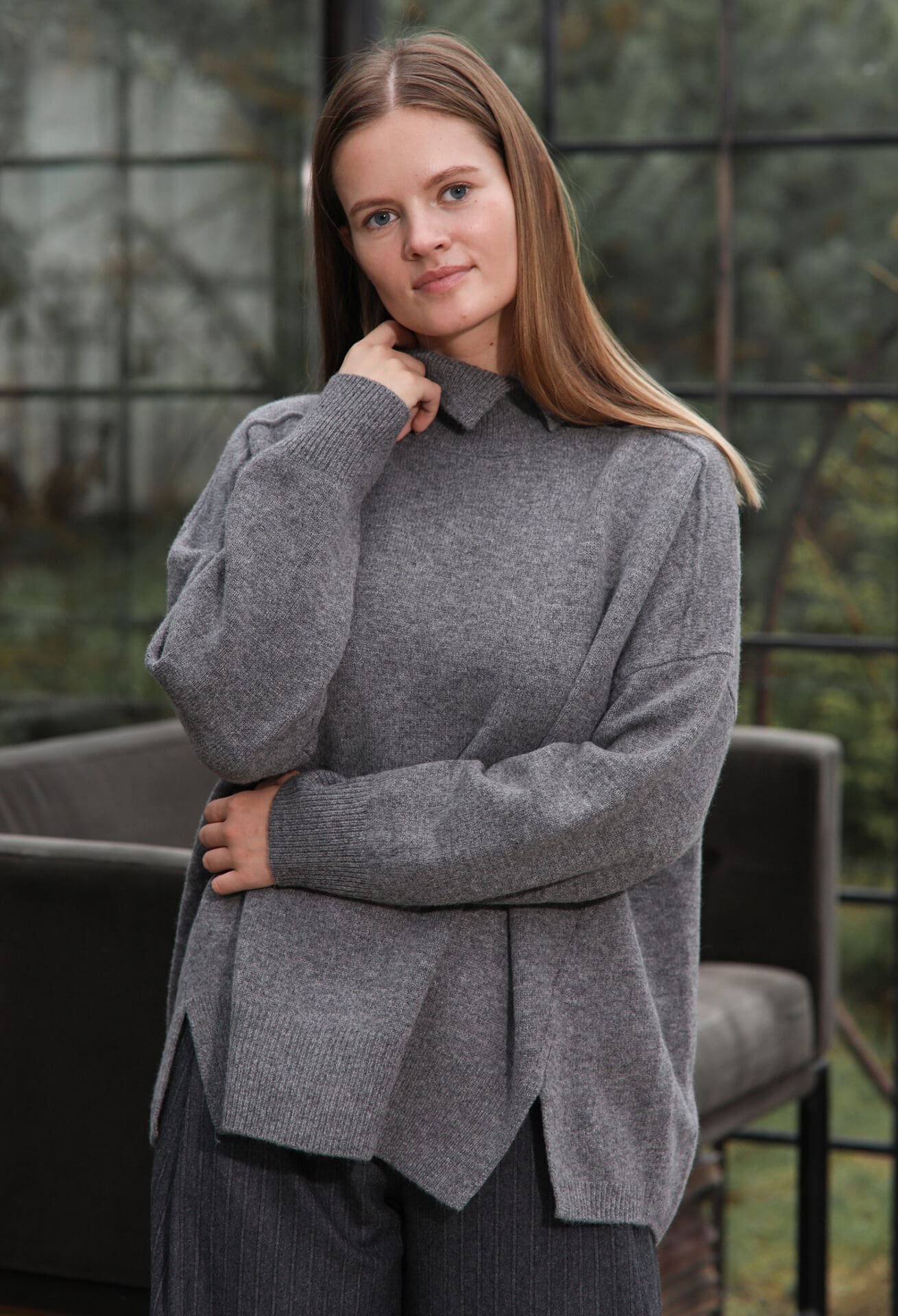 Pilkas oversize kašmyro megztinis