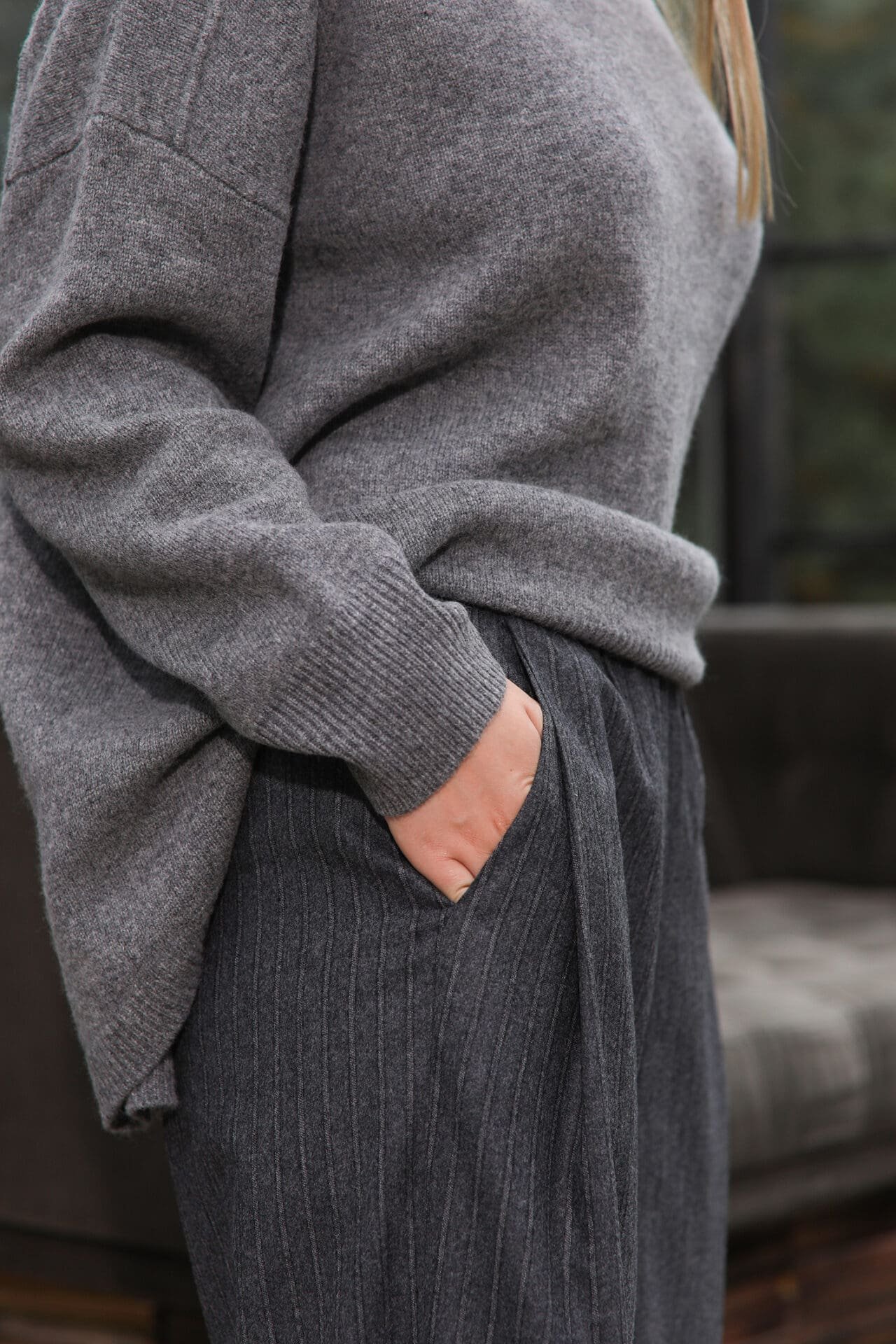 Pilkas oversize kašmyro megztinis