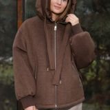 Šokolado spalvos asimetrinis trumpas paltas-striukė