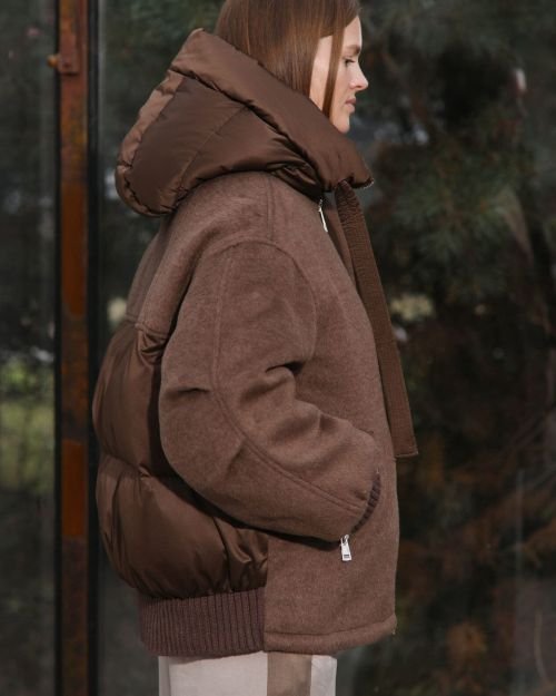 Šokolado spalvos asimetrinis trumpas paltas-striukė