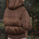 Šokolado spalvos asimetrinis trumpas paltas-striukė