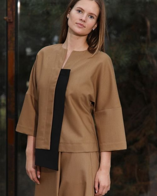 Asimetrinė vilnos palaidinė