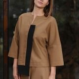 Asimetrinė vilnos palaidinė