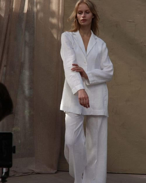 100% Lininis Baltas švarkas su prakirpimais šonuose