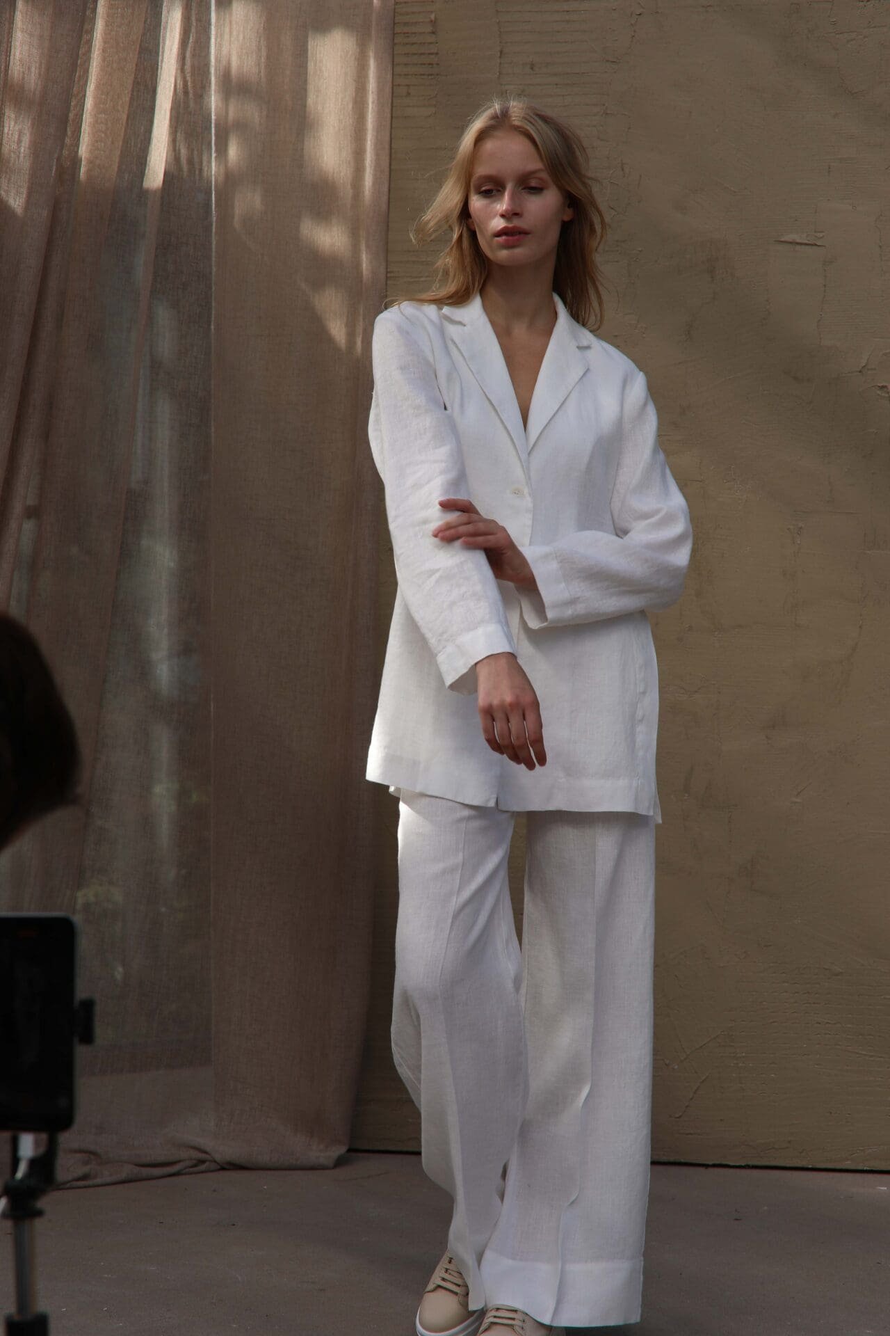 100% Lininis Baltas švarkas su prakirpimais šonuose