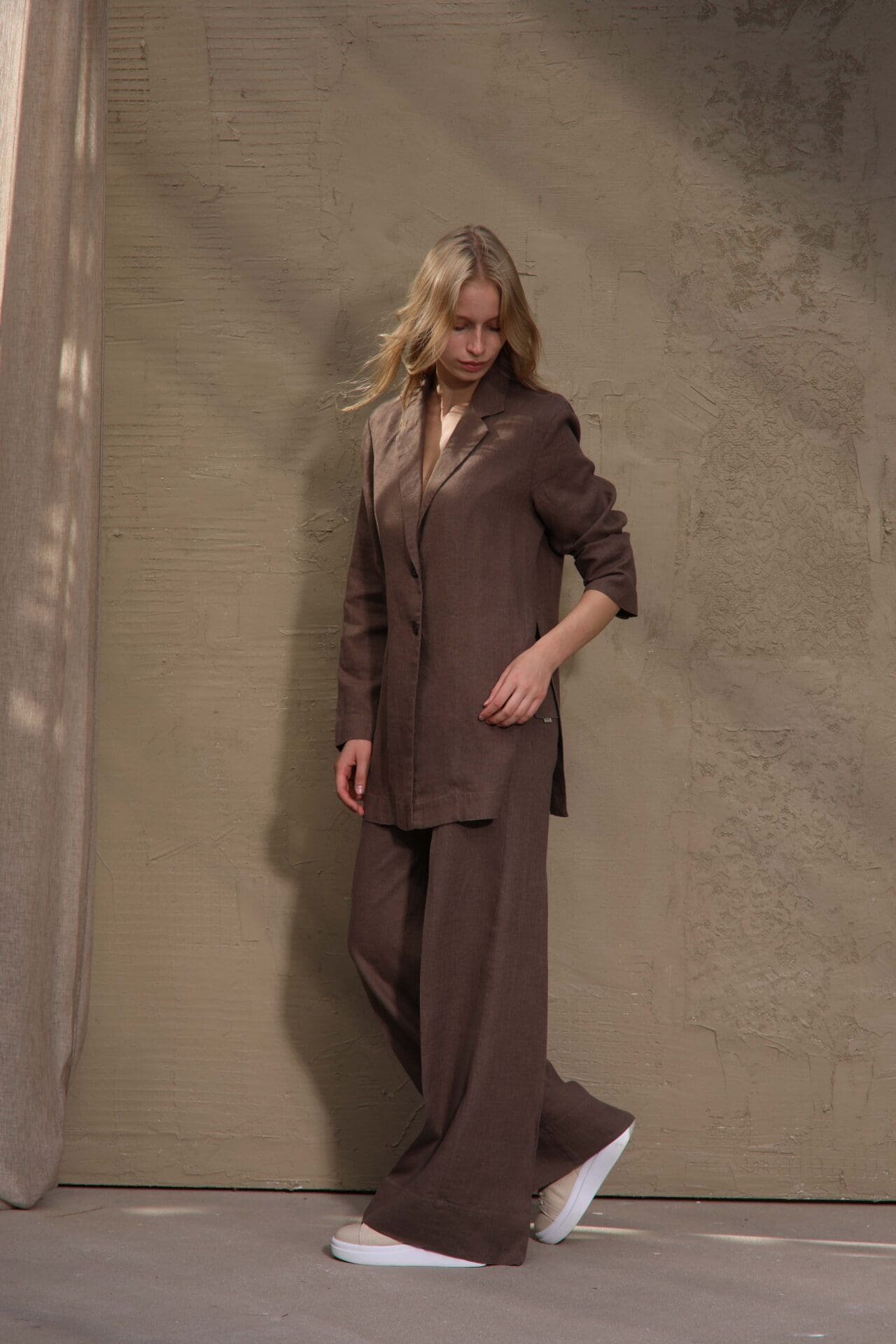 100% Lininis švarkas su prakirpimais šonuose