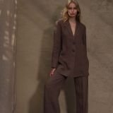 100% Lininis švarkas su prakirpimais šonuose