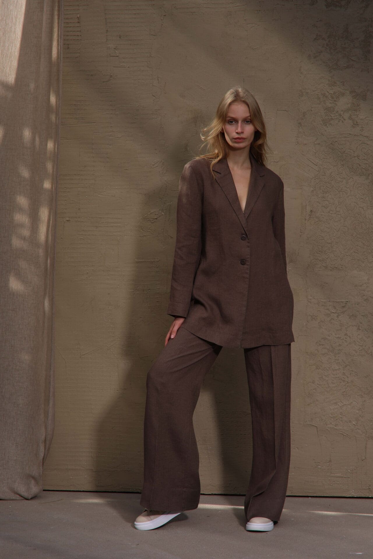 100% Lininis švarkas su prakirpimais šonuose