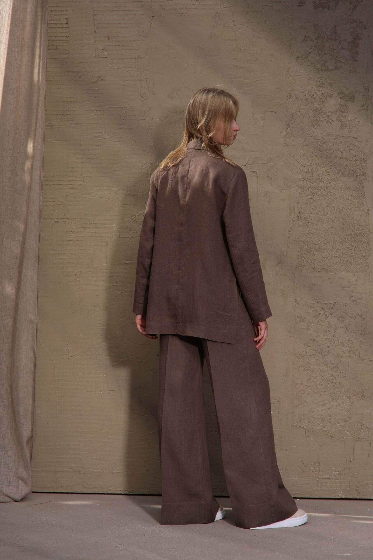 100% Lininis švarkas su prakirpimais šonuose