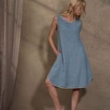 Minimalistinė lino suknelė vasarai