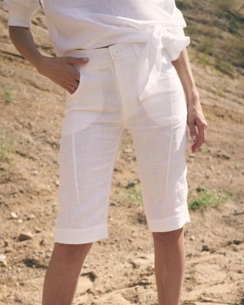 Balti pusilgiai lininiai šortai